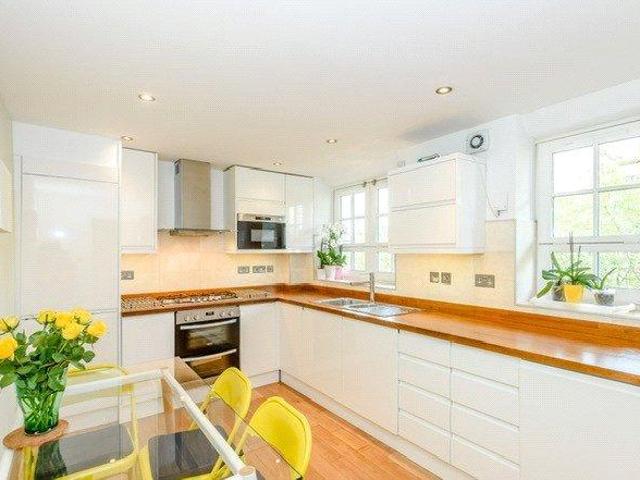 Flat for sale in Vauxhall, Greater London