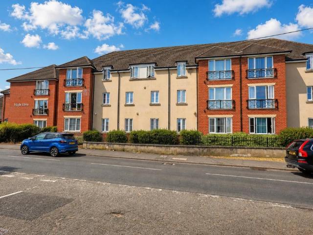 Flat for sale in Chipping Hill, Essex