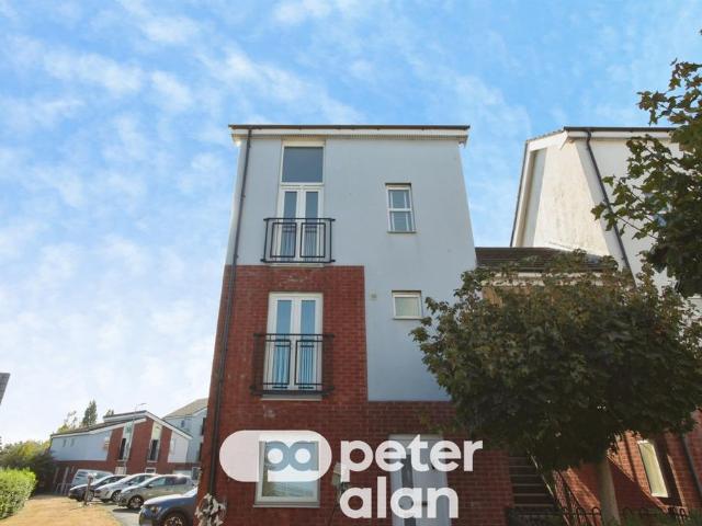 Flat for sale in Pillgwenlly, Wales