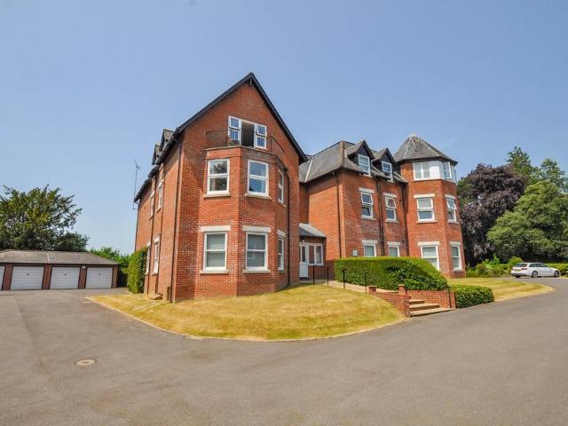 Flat for sale in St Johns, Wimborne