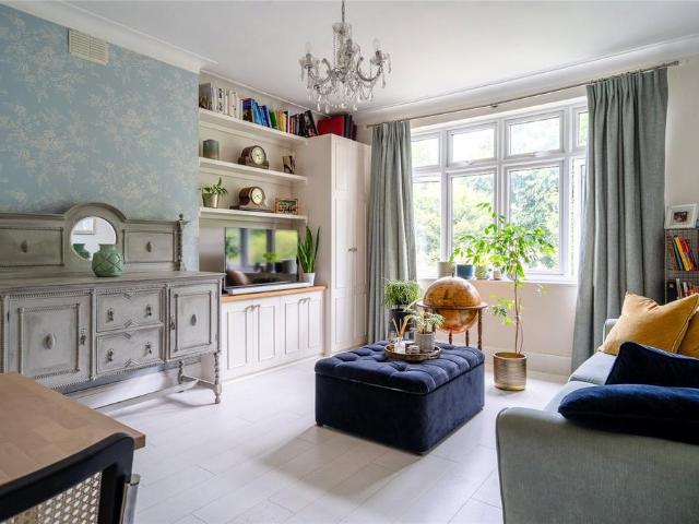 Flat for sale in London Borough of Lambeth, Greater London