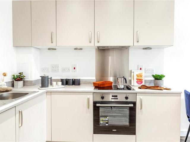 Flat for sale in Hatfield, Fretherne