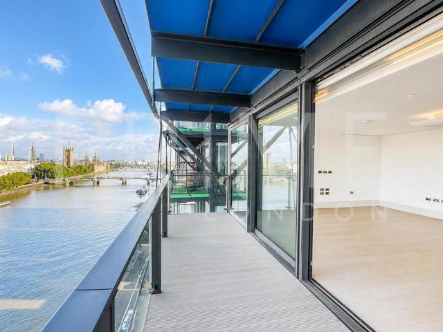 Flat for sale in Vauxhall, Greater London