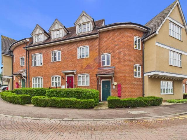 Flat for sale in Duton Hill, Essex