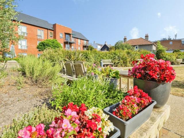 Flat for sale in Salisbury, Wiltshire