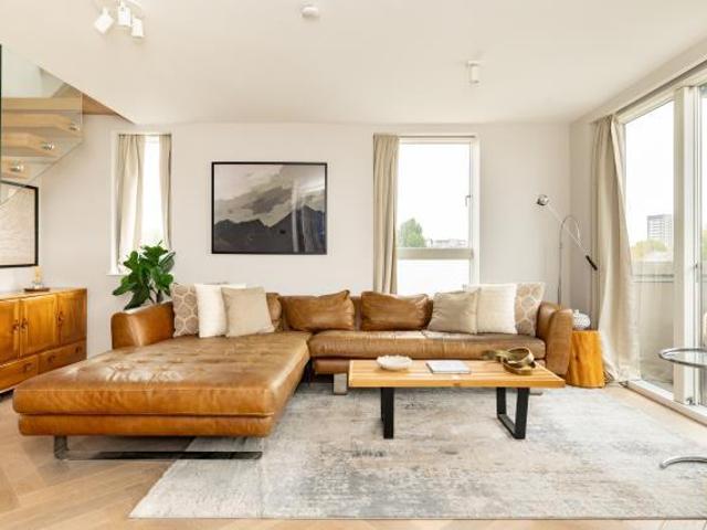 Flat for sale in North Kensington, Greater London