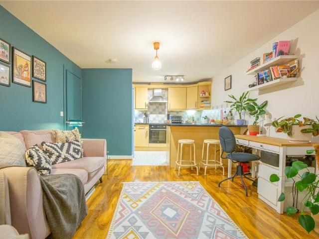 Flat for sale in Stokes Croft, Feckenham