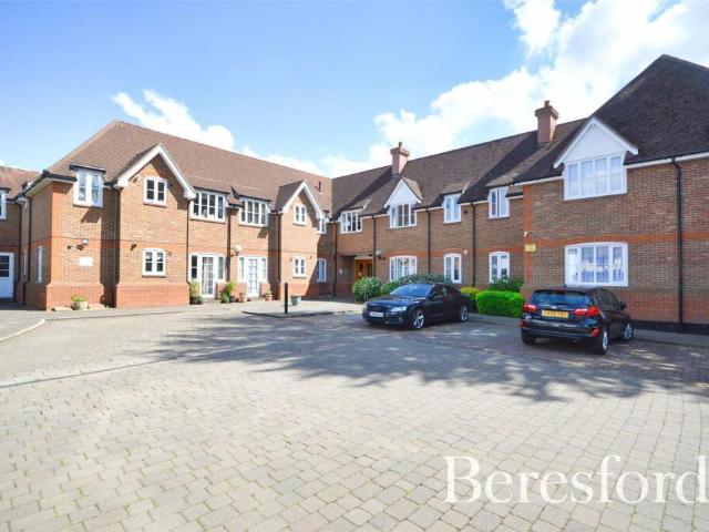 Flat for sale in Gallows Corner, Greater London