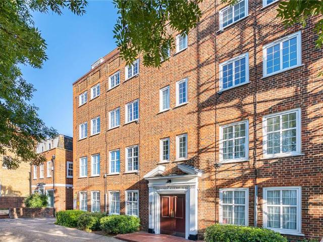 Flat for sale in London Borough of Richmond upon Thames, Greater London