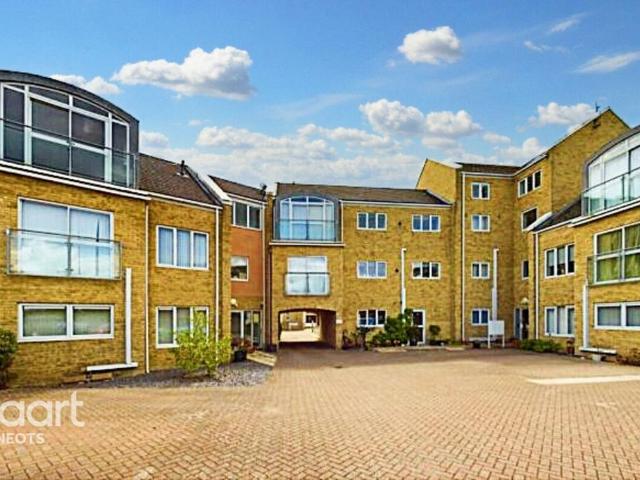 Flat for sale in Huntingdon, Cambridgeshire