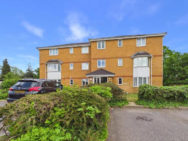 Flat for sale in Slough