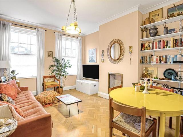 Flat for sale in Cockfosters, Greater London