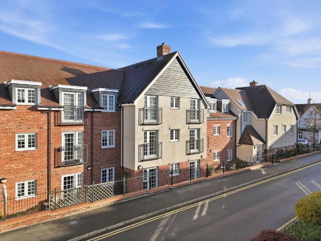 Flat for sale in Norton, King's Walden