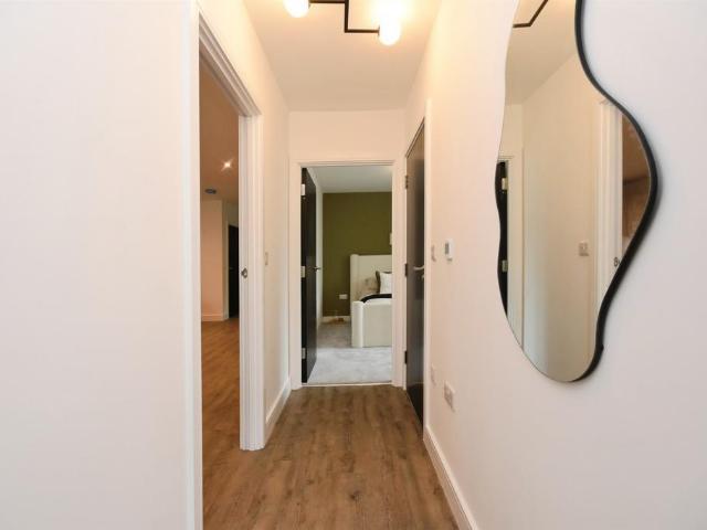 Flat for sale in Chipping Hill, Essex