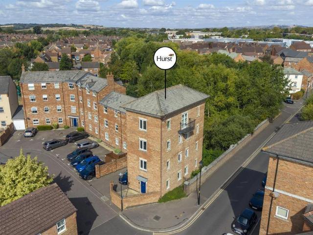 Flat for sale in Coldharbour, Buckinghamshire