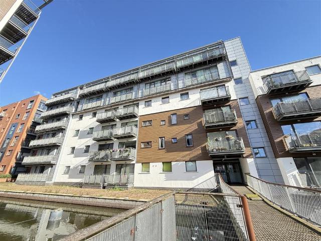 Flat for sale in Ardwick, Manchester