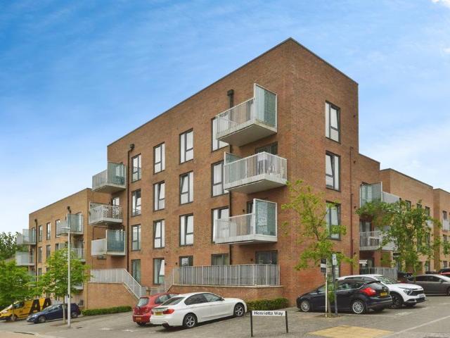 Flat for sale in Milton Keynes
