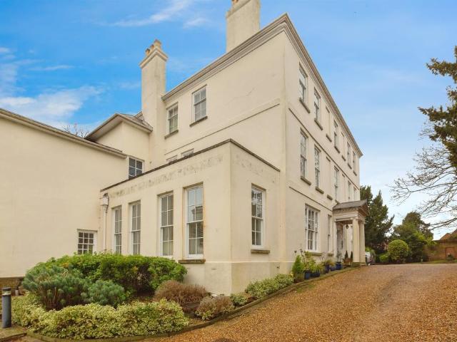 Flat for sale in Southcourt, Aylesbury