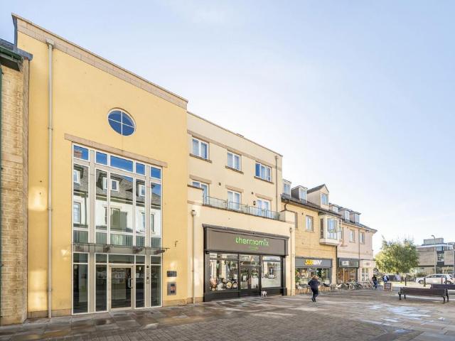 Flat for sale in Cogges, West Oxfordshire