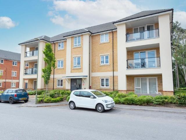 Flat for sale in Blackwater and Hawley, Hart