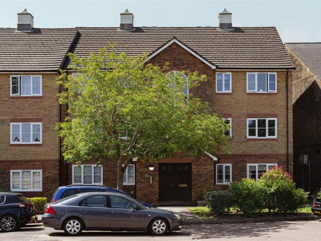 Flat for sale in Red Hill, Surrey