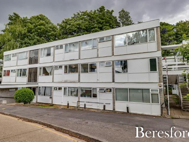 Flat for sale in Navestock Side, Essex