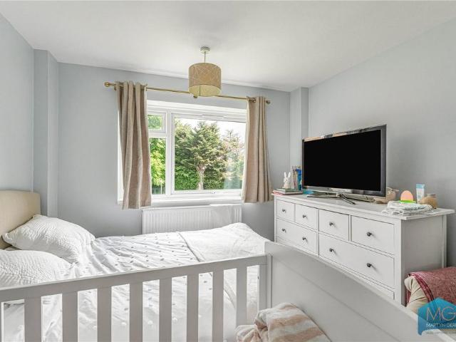 Flat for sale in Hampstead Garden Suburb, Greater London