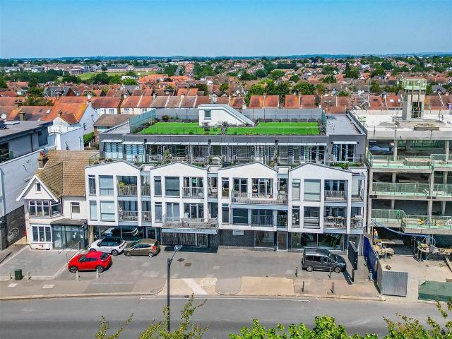 Flat for sale in Alton Barnes, Essex