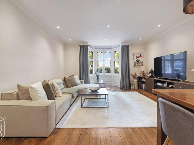 Flat for sale in London Borough of Tower Hamlets, Greater London