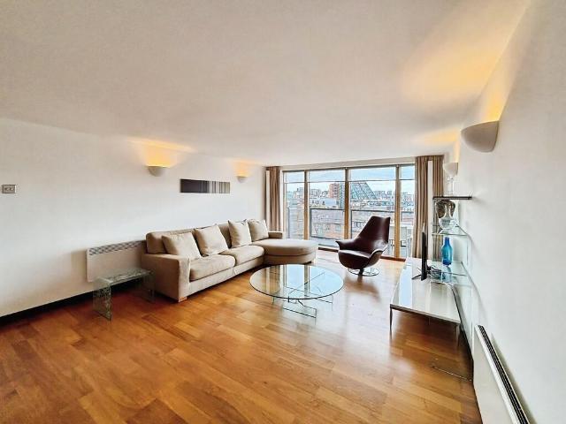 Flat for sale in Warehouse Hill, Leeds