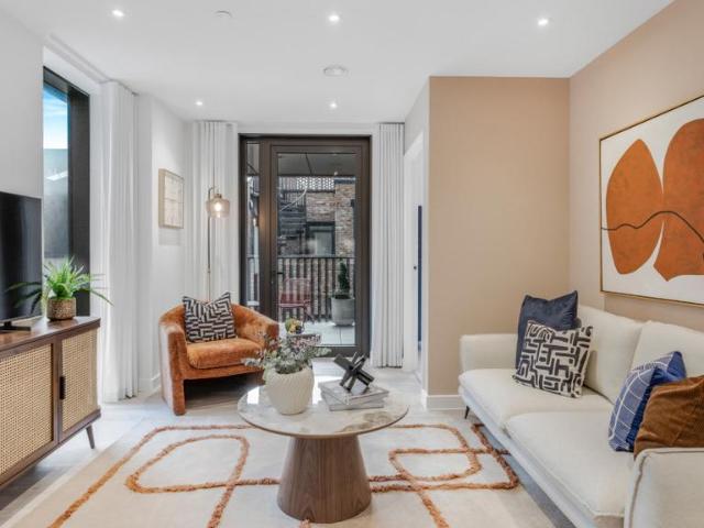 Flat for sale in Greenwich Peninsula, Isle Of Man