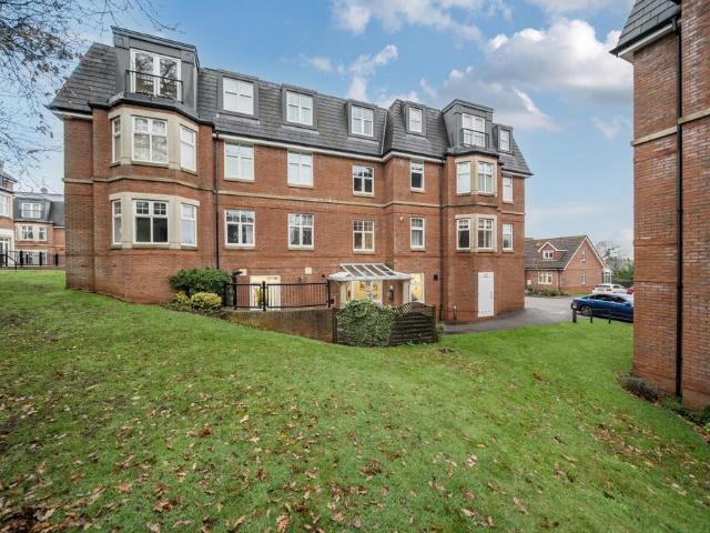Flat for sale in Wilton, Rumwell