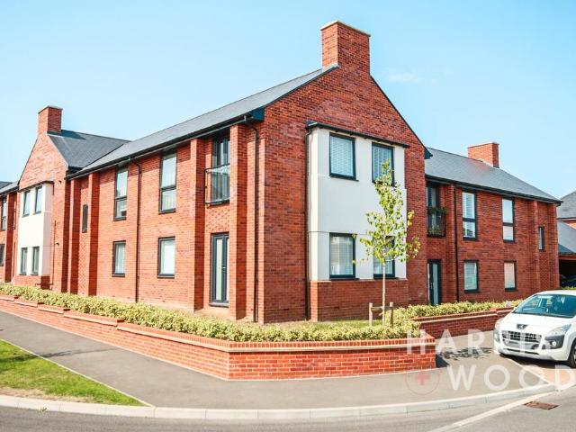 Flat for sale in Chipping Hill, Essex