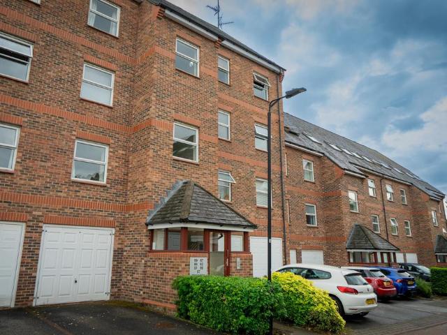 Flat for sale in Bell Farm, High Field