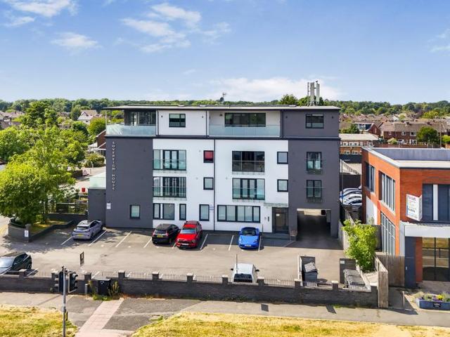 Flat for sale in Poynton