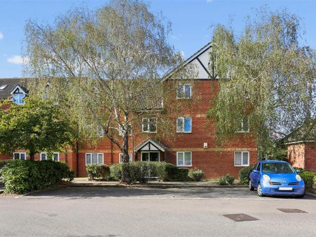 Flat for sale in London Borough of Sutton, Greater London