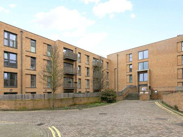 Flat for sale in London Borough of Croydon, Greater London