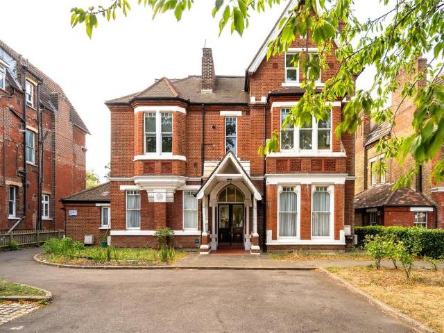 Flat for sale in West Norwood, Greater London