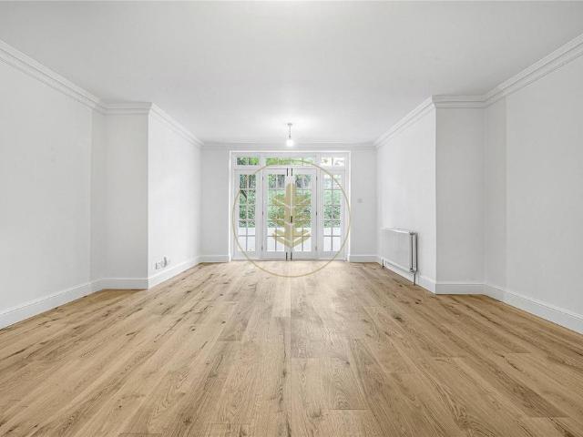 Flat for sale in Belsize Park, Greater London