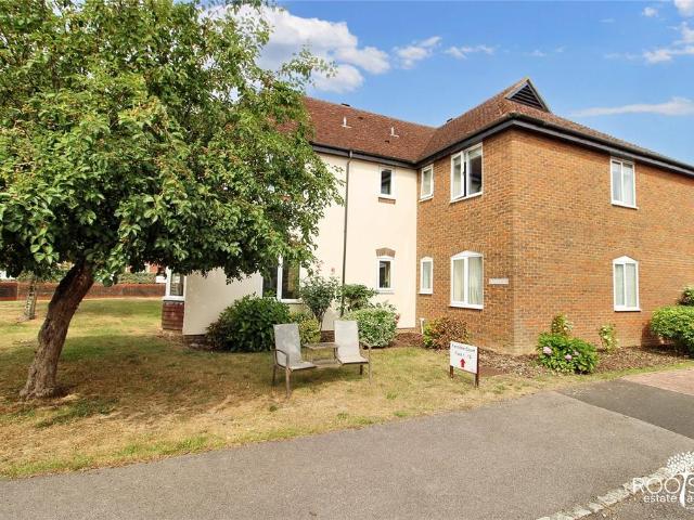 Flat for sale in Thatcham, West Berkshire