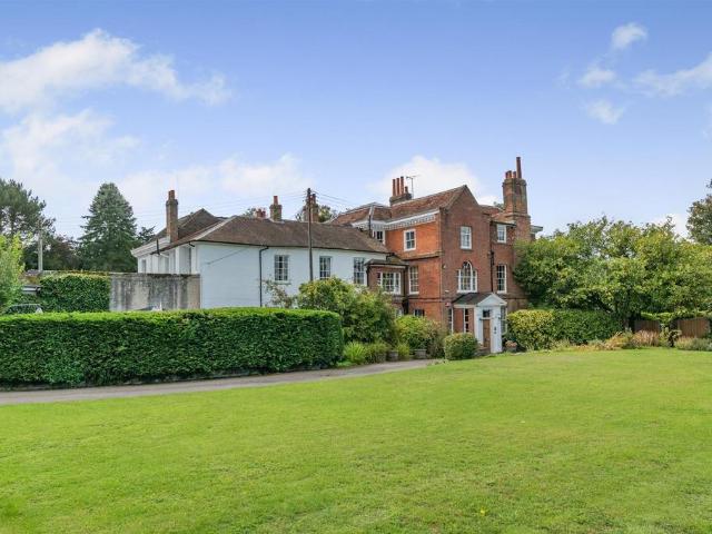 Flat for sale in Midway, Kent