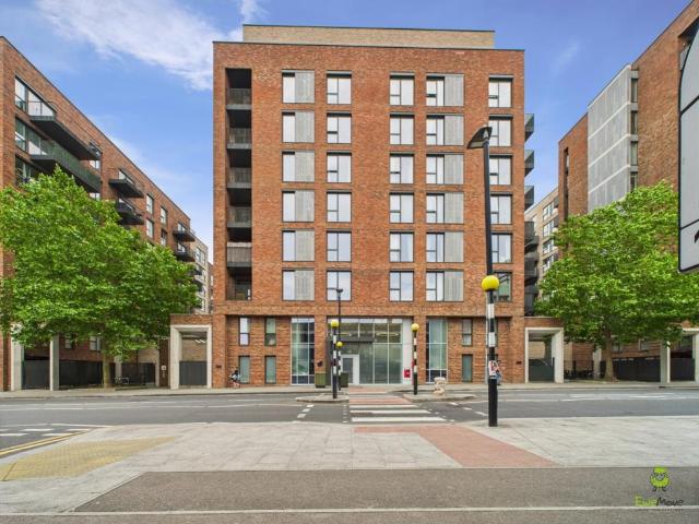Flat for sale in Barnehurst, Greater London