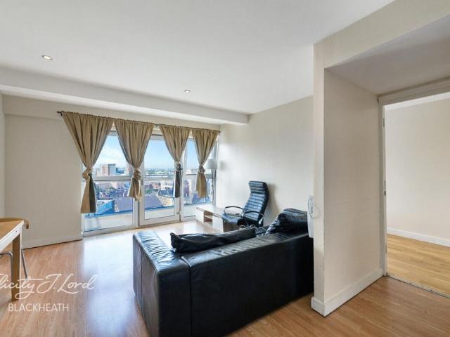 Flat for sale in Callis Yard, Greater London
