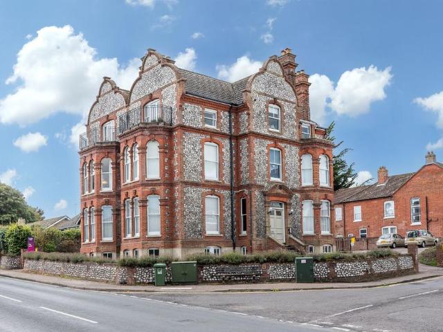 Flat for sale in Cromer, North Norfolk