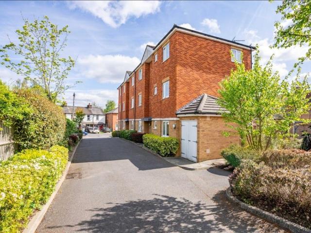 Flat for sale in St Albans