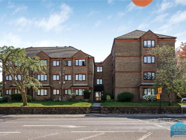 Flat for sale in Muswell Hill, Greater London