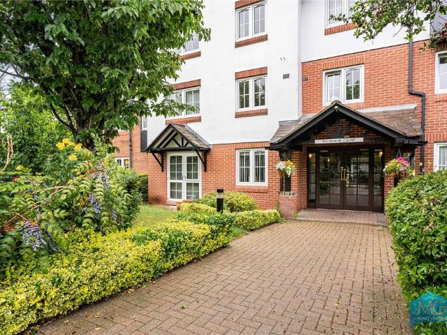 Flat for sale in Southgate, Oakwood
