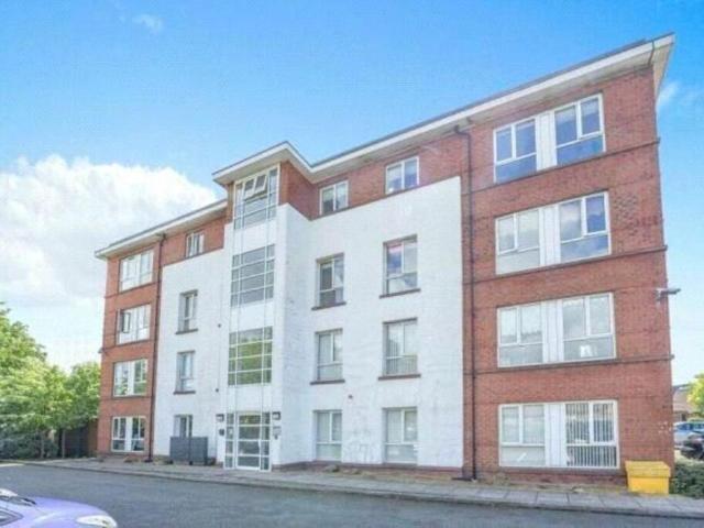 Flat for sale in Calderstones
