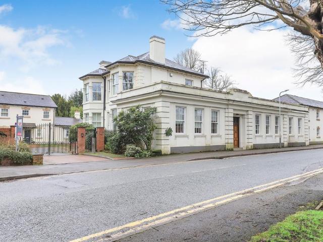 Flat for sale in Tettenhall, West Midlands
