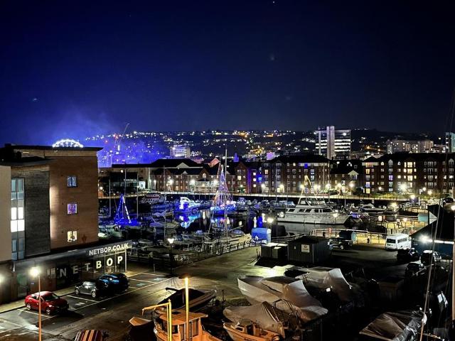 Flat for sale in SA1 Swansea Waterfront, Nangreaves
